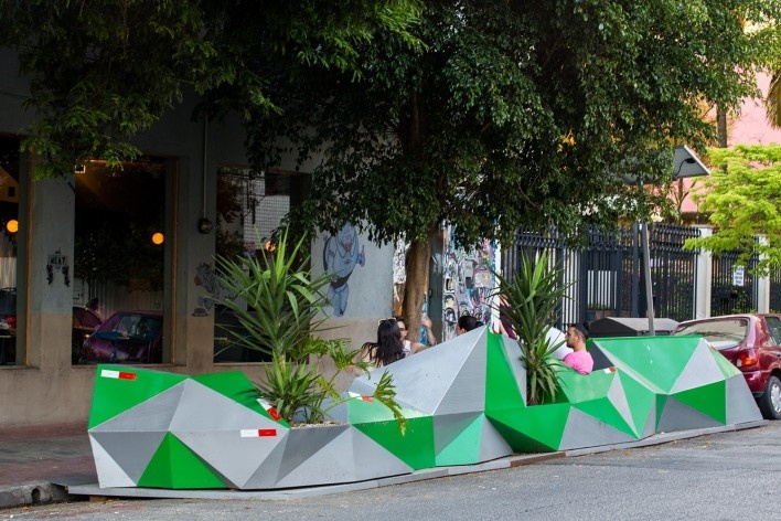 Parklet Joaquim Antunes. Zoom e Contain It.<br />Foto Fabio Arantes 