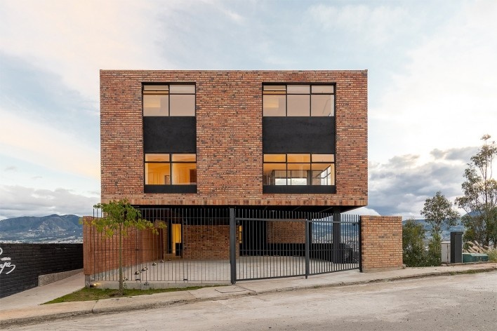 Edifício Goya, San Cayetano, Loja, Equador, 2021. Arquitetos Tatiane Corsi Garcia, David Arias Polo e Daniel Arias Polo (autores) / Bearq<br />Foto/ photo Jag Studio 