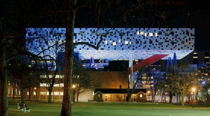 Sharp Center, exterior, Toronto, arquiteto Will Alsop, 2004<br />Foto Richard Johnson  [Alsop Architects]