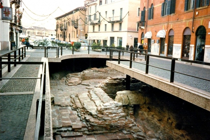 Ruínas da Porta dos Leões, Verona<br />Foto Renato Anelli 