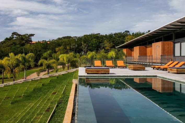 Residência Piracaia, Piracaia SP Brasil, 2012-2014. Arquitetos Lua Nitsche e Pedro Nitsche / Nitsche Arquitetos Associados<br />Foto Nelson Kon 
