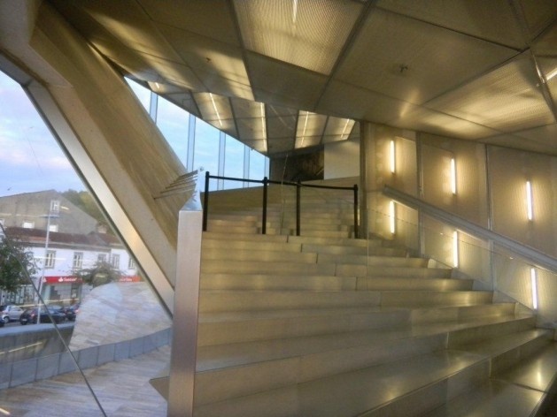 Casa da Música em Porto. Projeto de Rem Koolhaas.<br />Foto Haifa Sabbag 