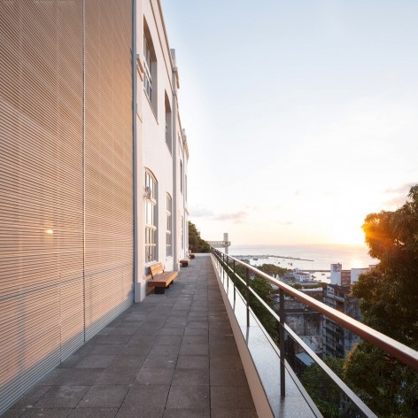 Casa do Carnaval, balcão térreo, Salvador. Arquitetos Alexandre Prisco e Nivaldo Andrade<br />Foto Manuel Sá 