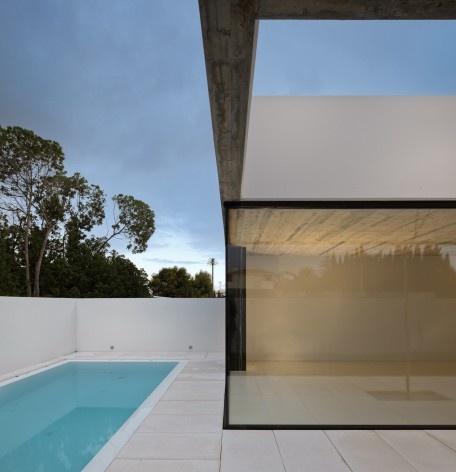 Casa no Juso. Projeto ARX Portugal + Stefano Riva, 2011<br />Foto Fernando e Sérgio Guerra 