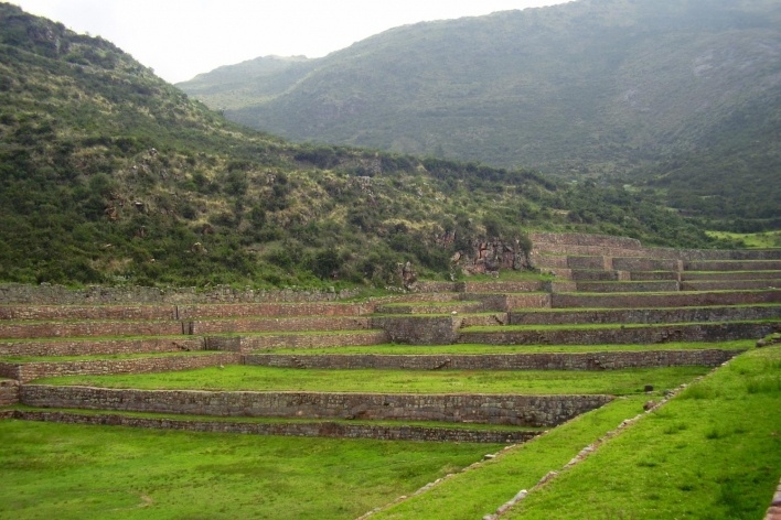 Tipon, plataformas agrícolas e canais de drenagem vertical<br />Foto Saide Kahtouni 