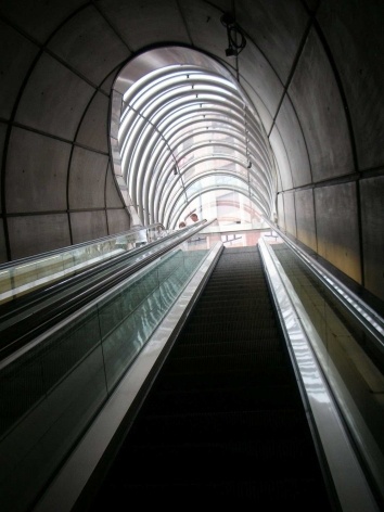 Estação de Metrô. Foster & Partners, 1995<br />Foto Gabriela Celani 