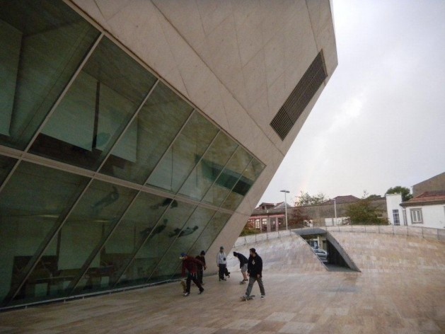 Casa da Música em Porto. Projeto de Rem Koolhaas.<br />Foto Haifa Sabbag 