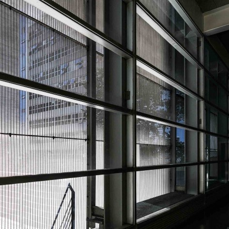 Centro Universitário Maria Antônia, esquadrias do edifício Joaquim Nabuco, São Paulo SP. Arquitetos Cristiane Muniz, Fábio Valentim, Fernanda Barbara e Fernando Viégas / Una Arquitetos<br />Foto Nelson Kon 