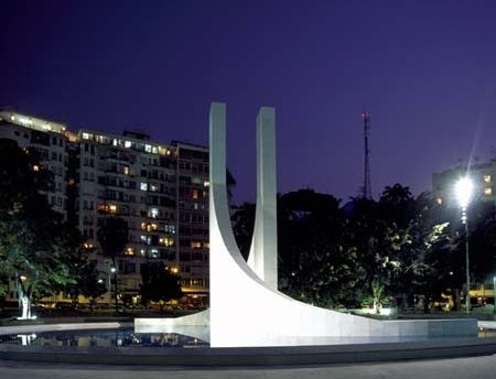 Memorial Getúlio Vargas. Vista noturna do monumento<br />Foto de Kadu Niemeyer 