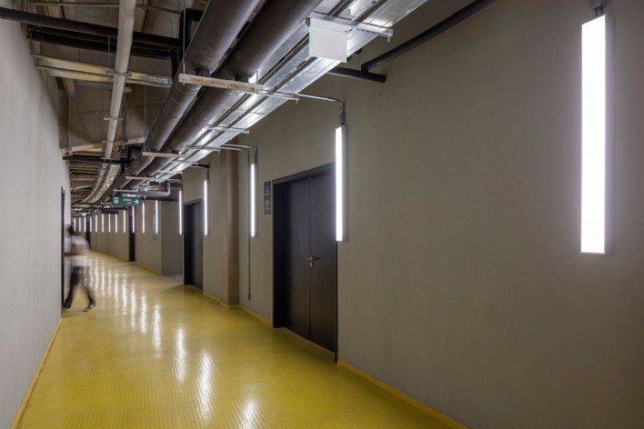 Corredor vestiários dos atletas<br />Foto Joana França 