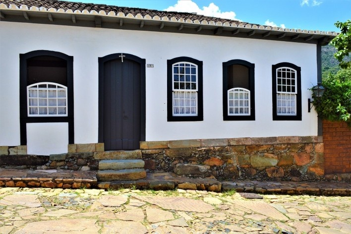 Casa com fundação e baldrame de pedra, Tiradentes MG, 2014<br />Foto Elio Moroni Filho 