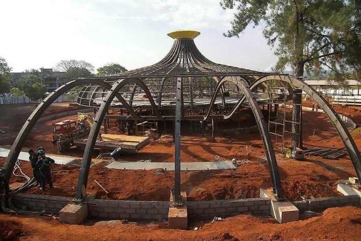 Fundação Darcy Ribeiro. Vista geral da estrutura com Beijódromo em primeiro plano. Instituto Brasileiro de Tecnologia do Habitat, Arquiteto João Filgueiras Lima, Lelé. Brasília DF, Brasil, 2010
