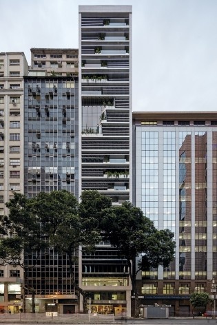 RB12, fachada. Triptyque<br />Foto Leonardo Finotti 