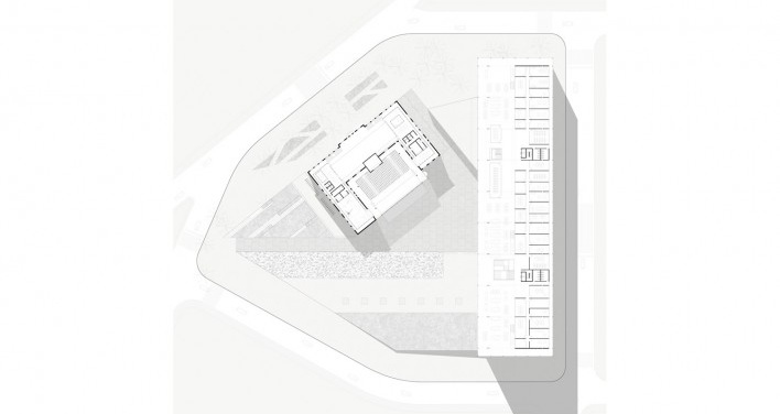 Planta: Barra Elevada - salas de aula, departamentos e espaços de estudo; Edifício Antigo - auditório, rádio e TV