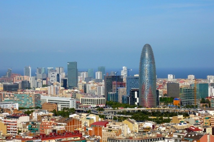 Vista aérea da Cidade de Barcelona, Espanha. Torre Agbar em destaque. Foto tirada a partir da Sagrada Família, jul. 2009<br />Foto Francisco Alves 