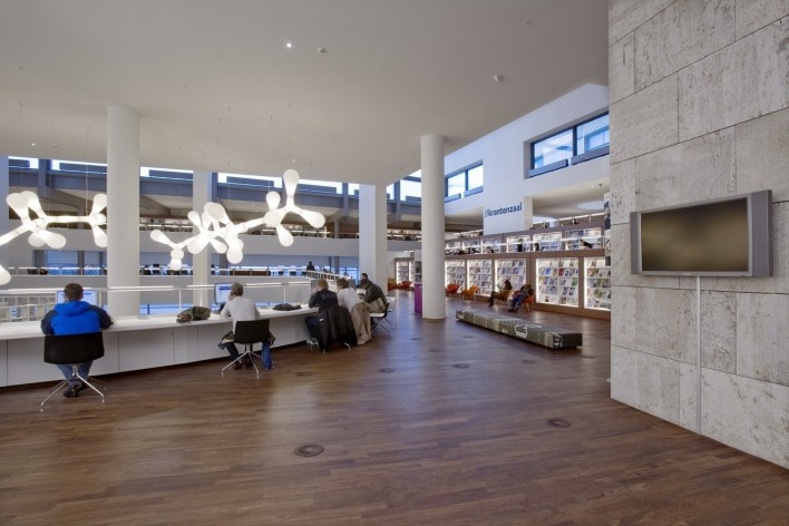 Biblioteca Pública de Amsterdã, Holanda. Jo Coenen & Co Architekten. 2007<br />foto Arjen Schmitz 