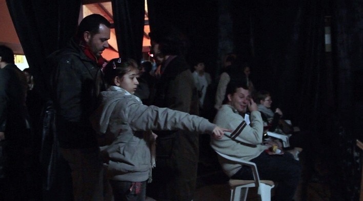 Plateia chegando para assistir “#”, curtametragem de André Farkas e Arthur Guttilla. Move Cine Arte 2012, Monte Verde<br />Foto Helena Guerra 