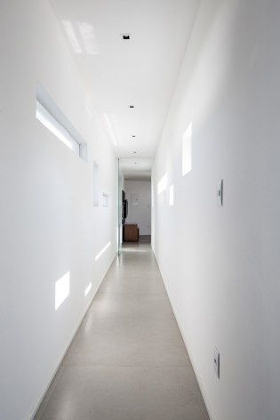 Casa 2V, Porto Alegre RS Brasil, 2013. Arquitetos Diego Brasil e Anderson Calvi / BR3 Arquitetos<br />Foto Marcelo Donadussi 
