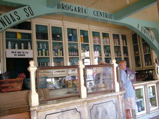 Drogarias que vendem de tudo<br />Foto Paula Janovitch 