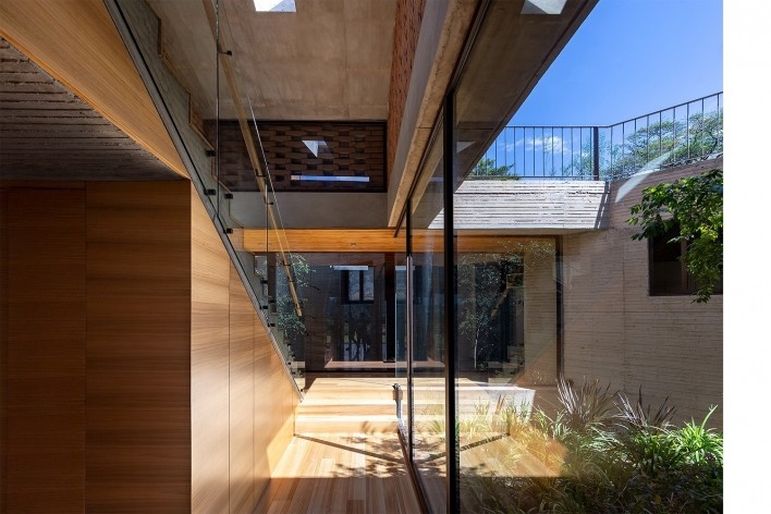 Cangahua House, Pacho Salas, Tumbaco, Ecuador, 2020. Architects Felipe Muller, Gonzalo Diez, Paola Picciallo, Alvaro Borrero and Hugo Navarrete (authors) / Diez+ Muller Arquitectos<br />Foto/photo Jag Studio 