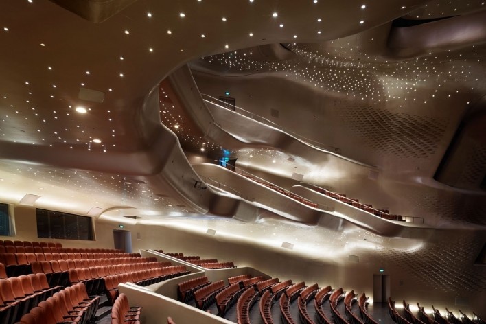 Guangzhou Opera House<br />foto Virgile Simon Bertrand  [Zaha Hadid Architects]