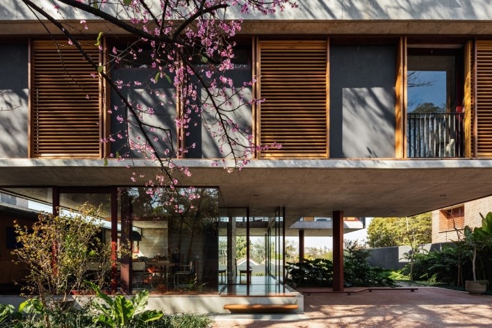 Casa Villa Lobos, 2018, São Paulo SP Brasil. Arquitetos Cristiane Muniz, Fabio Valentim, Fernanda Barbara e Fernando Viégas/ Una Arquitetos<br />Foto Nelson Kon 