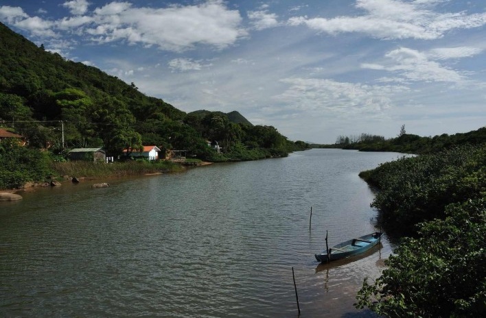 Canal de drenagem da lagoa do Siriú<br />Foto José Tabacow 