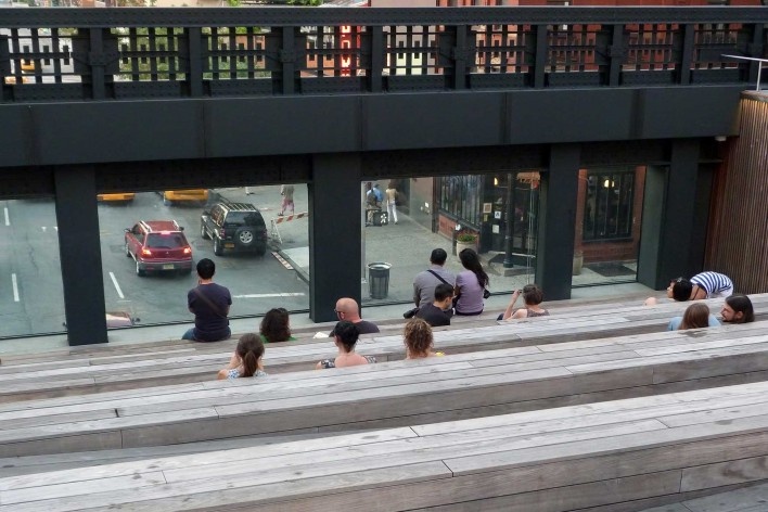 High Line. O pequeno “teatro” urbano, para olhar as ruas da cidade<br />foto José Barki 