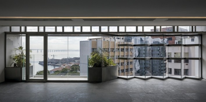 RB12, caixilhos da fachada bioclimática, variações da modulação. Triptyque<br />Foto Leonardo Finotti 