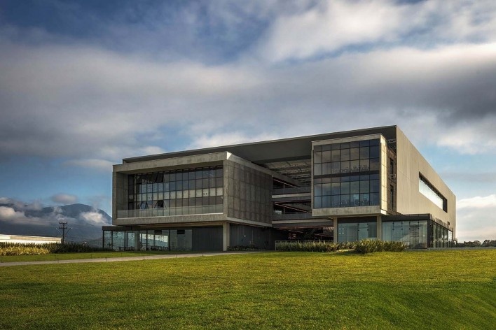 Ágora Tech Park, Joinville SC Brasil, 2019. Arquitetos Marcus Vinicius Damon, Guilherme Bravin e Andressa Diniz / Estúdio Módulo<br />Foto Nelson Kon 