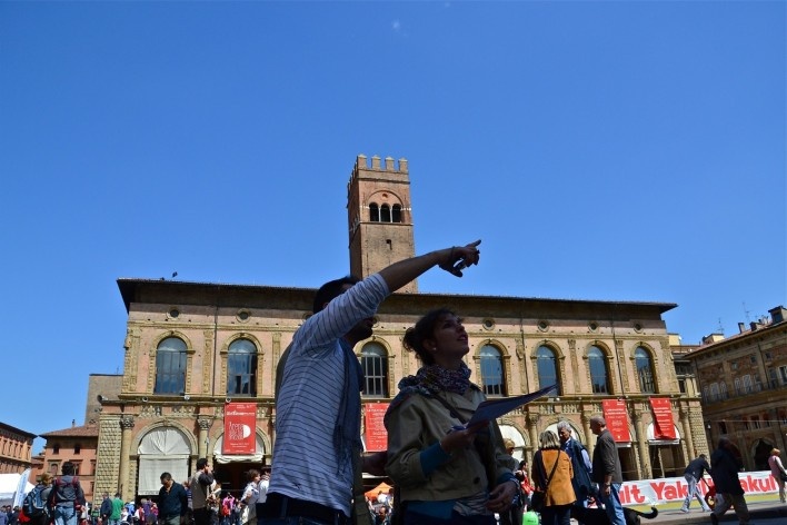 Centro Histórico de Bolonha, turistas na Piazza Maggiore<br />Foto Fabio Jose Martins de Lima 