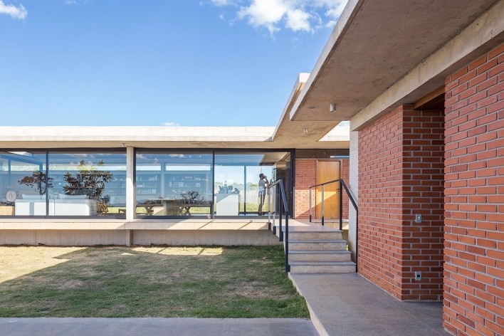 Casa Vila Rica, Brasília DF Brasil, 2017. Arquitetos Daniel Mangabeira, Henrique Coutinho e Matheus Seco / Bloco Arquitetos<br />Foto Haruo Mikami 