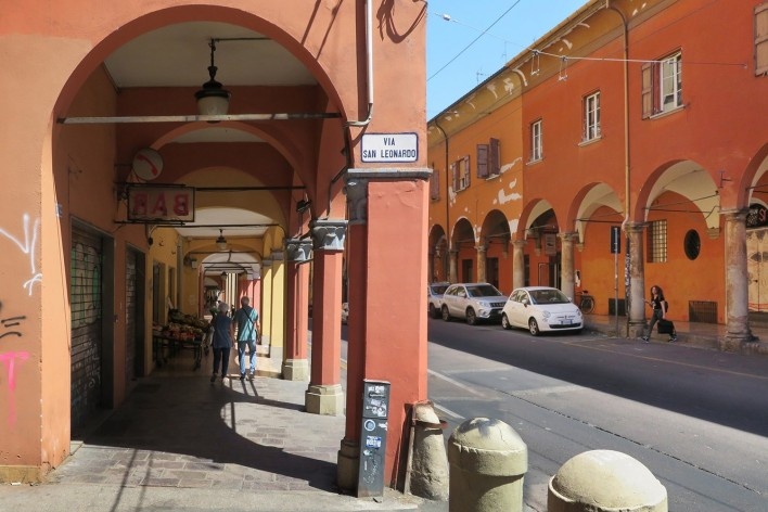 Via San Leonardo, bairro de São Leonardo, Bolonha, Itália<br />Foto Victor Hugo Mori 