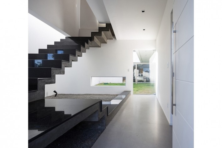 Casa 2V, Porto Alegre RS Brasil, 2013. Arquitetos Diego Brasil e Anderson Calvi / BR3 Arquitetos<br />Foto Marcelo Donadussi 