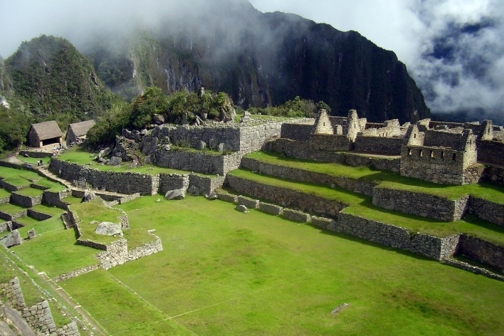 Arquiteturas de Machu Picchu e grande pátio central , área comum característica das formações urbanas incaicas mais sofisticadas<br />Foto Saide Kahtouni 