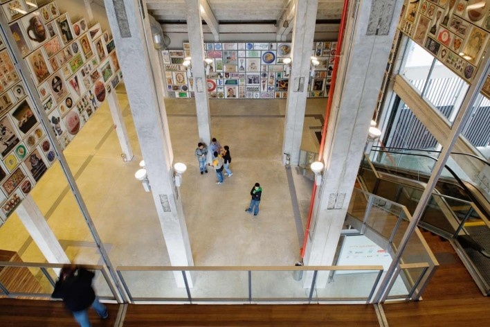 Museu do Futebol, saguão de acesso, 2008. Arquiteto Mauro Munhoz<br />Foto Nelson Kon 