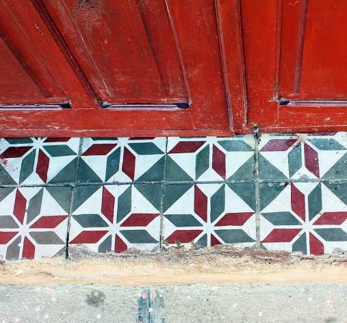 Ladrilhos hidráulicos revestem o piso das casas em Trinidad, Cuba, 20 abril 2014<br />Foto Victor Sena 