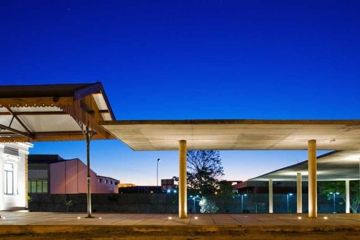 Centro Cultural de Araras, vista externa noturna.AUM arquitetos, 3º. prêmio categoria profissional/ obras concluídas Araras,SP,2003-2009