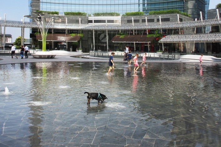 Piazza Gae Aulenti, Milão, arquiteto Cesar Pelli<br />Foto Victor Hugo Mori 