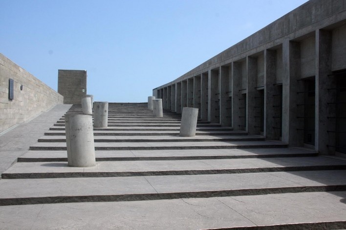 Lugar de la Memória, la Tolerância y la Inclusión Social, vista da saída do museu e dutos de iluminação, Lima, Perú. Arquitetos Barclay & Crousse<br />Foto Bruno Carvalho, abr. 2017 