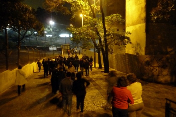 Passeio noturno com o arquiteto Michel Gorski, com visita ao Vale do Anhangabaú e apresentação sobre o projeto original, 2015<br />Foto Ciça Barbieri Gorski 