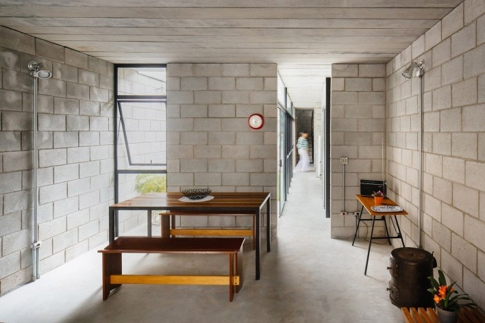 Casa Vila Matilde, sala de estar e jantar. Terra e Tuma Arquitetos<br />Foto Pedro Kok 