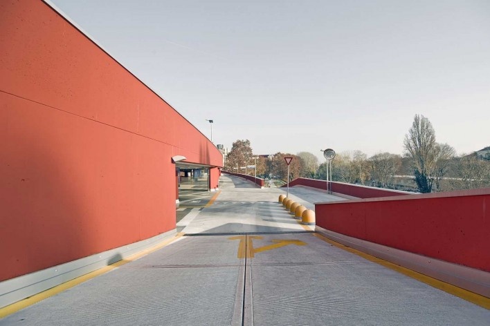 Office Building and Parking Garage in Padua<br />Foto Veronica Croce 