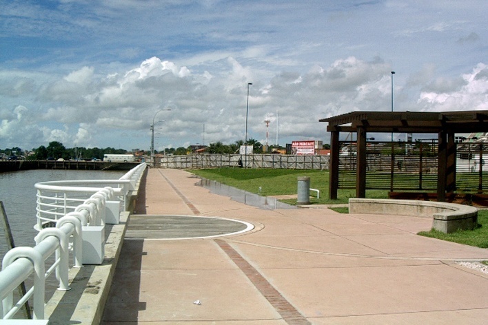 <br />Parque do forte, passeio junto ao rio  [Foto Rosa Kliass]