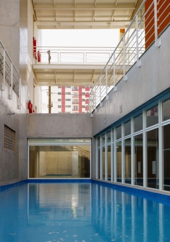Terminal Digital do Ensino, São Caetano do Sul, 2008. Arquiteto José Augusto Aly<br />Foto Nelson Kon 