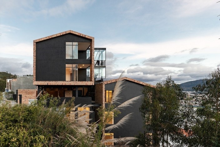 Edifício Goya, San Cayetano, Loja, Equador, 2021. Arquitetos Tatiane Corsi Garcia, David Arias Polo e Daniel Arias Polo (autores) / Bearq<br />Foto/ photo Jag Studio 