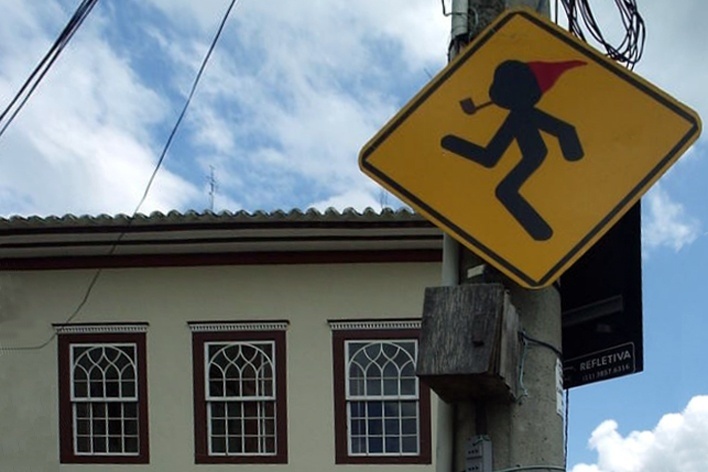 Placa trânsito em São Luiz do Paraitinga SP, 2007<br />Foto Valdir Zwetsch 