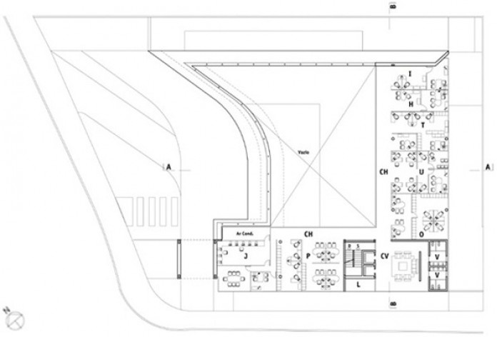 Planta 3º Pavimento
CH – Circulação Horizontal
CV – Circulação Vertical
H – Administração
I – Contabilidade
J – CPD
L – Manutenção
O – Registro de Pessoa Física
P – Registro de Pessoa Jurídica
T – Tesouraria
U – Pessoal
V – Instalações Sanitárias<br />Imagem dos autores do projeto 