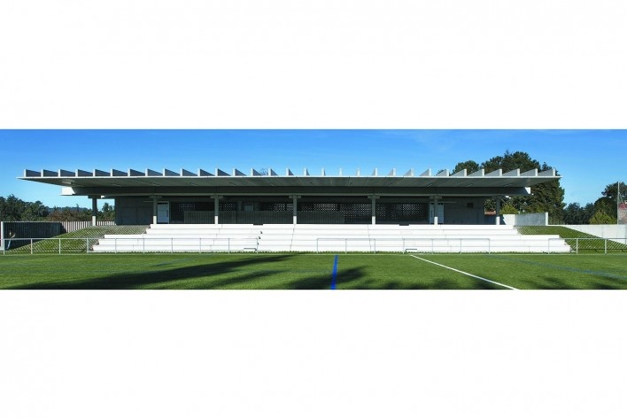 Campo de fútbol A Gandareira, Silleda, Pontevedra, España, 2018. Arquitectos Abraham Castro Neira y Carlos Alberto Pita Abad<br />Foto Juan Rodríguez 
