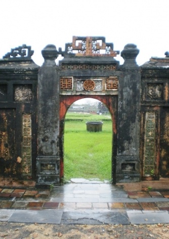 Entrada ao recinto imperial em Hue<br />Foto Lucia Maria Borges de Oliveira 